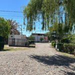 Acceso principal con portón y guardia al Barrio Solar del Pehuenche, General Alvear, Mendoza