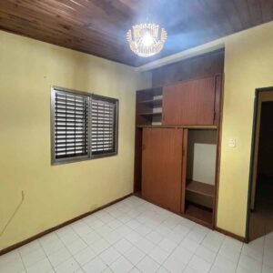Dormitorio con ventilador de techo - casa en alquiler 2 dormitorios General Alvear