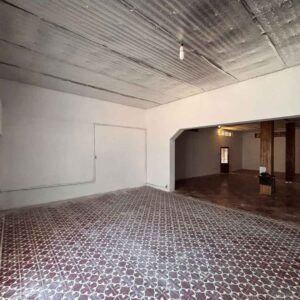 Salón principal con piso calcáreo y techo de chapa aislado, local comercial en Bowen