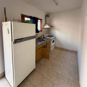 Cocina con gas natural departamento en alquiler Zeballos 249