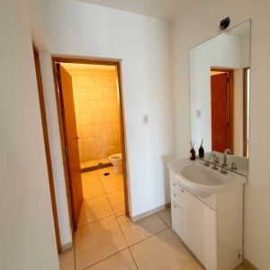 Baño con mesada y bacha, departamento en alquiler Patricias Mendocinas 36, General Alvear