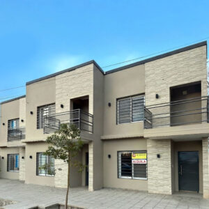 Fachada destacada del dúplex en alquiler, calle Ingeniero Lange, General Alvear