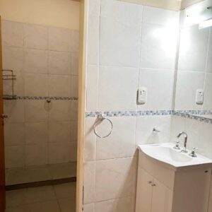 Baño con ducha y bacha, dúplex en alquiler en Ingeniero Lange, General Alvear